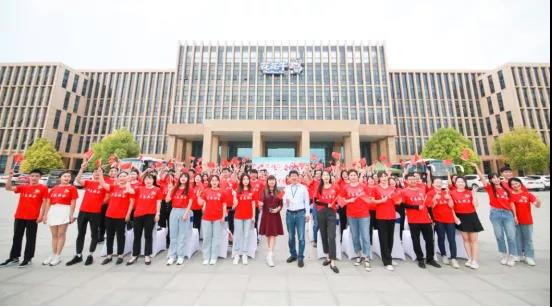 做白色的牛奶,創紅色的企業,花花牛乳業集團青春歌會慶祝建黨100周年 做白色的牛奶,創紅色的企業,花花牛乳業集團青春歌會慶祝建黨100周年