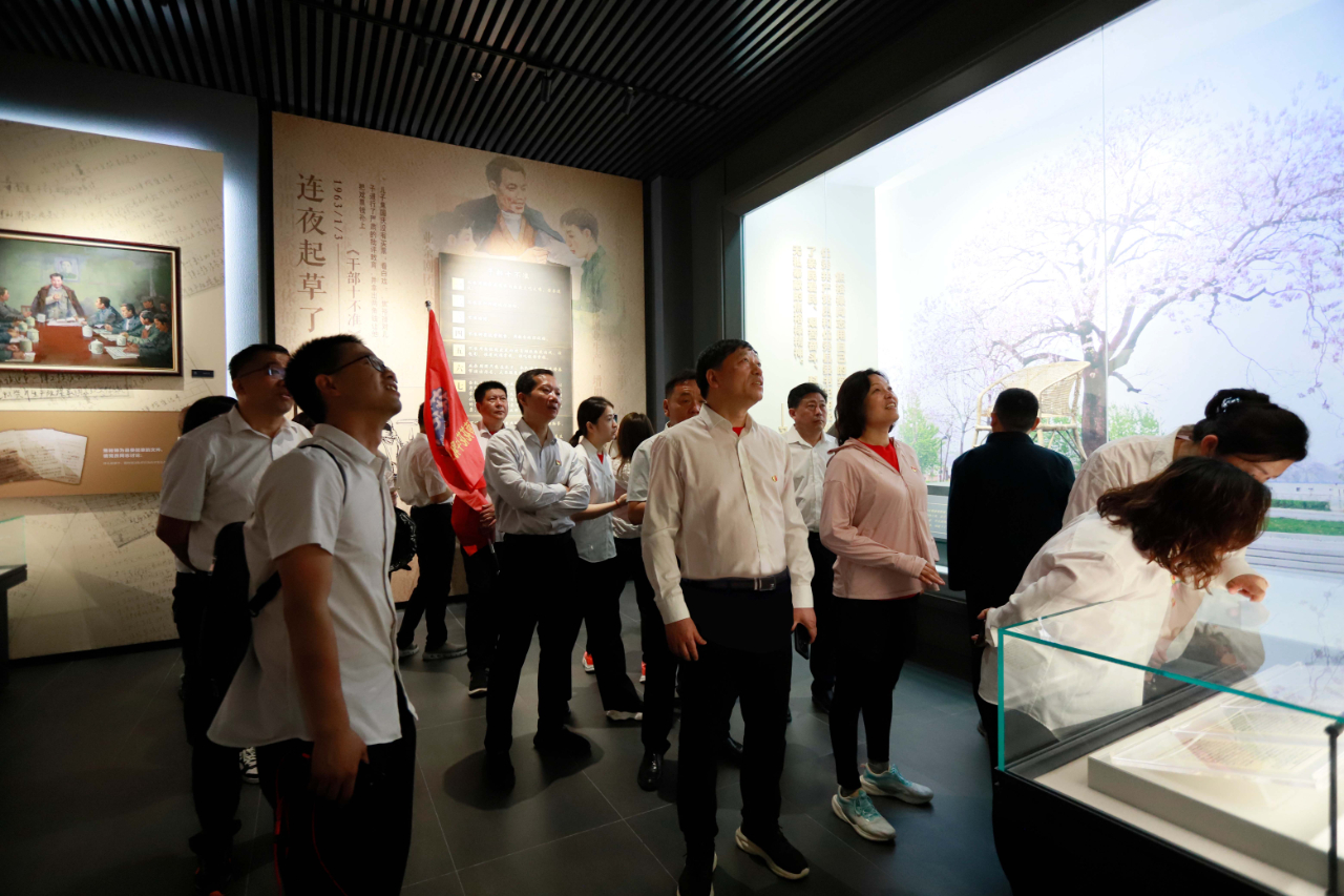 砥礪初心使命,汲取奮進力量丨花花牛乳業集團黨委組織開展學習“焦裕祿精神”主題黨日活動 砥礪初心使命,汲取奮進力量丨花花牛乳業集團黨委組織開展學習“焦裕祿精神”主題黨日活動