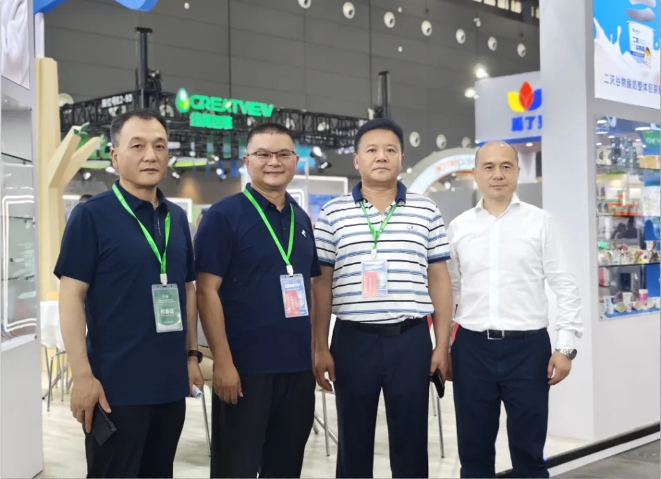 花花牛乳業集團黨委書記、董事長唐洪峰一行參加中國乳制品工業協會第三十次年會暨2024中國(國際)乳業技術博覽會 花花牛乳業集團黨委書記、董事長唐洪峰一行參加中國乳制品工業協會第三十次年會暨2024中國(國際)乳業技術博覽會