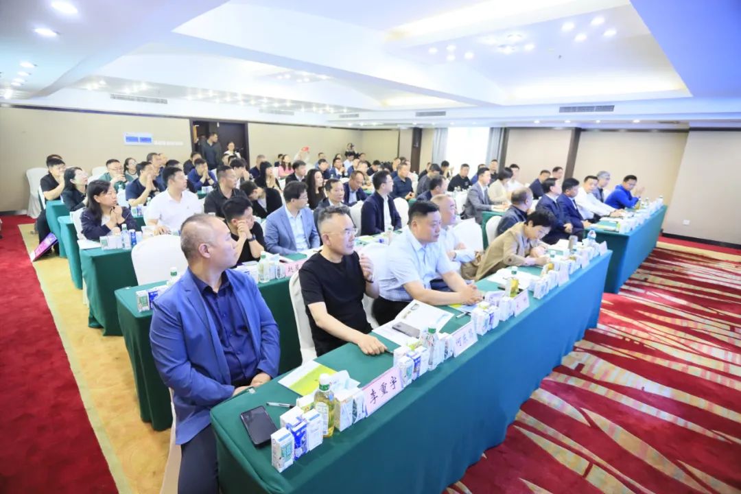 河南省2024國家“學生飲用奶計劃”推廣工作推進會在鄭州成功舉辦! 河南省2024國家“學生飲用奶計劃”推廣工作推進會在鄭州成功舉辦!