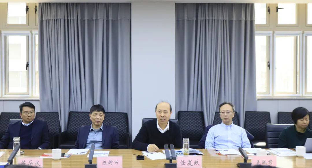 花花牛乳業集團黨委書記、董事長唐洪峰一行赴中原食品實驗室同中國工程院院士、中原食品實驗室主任任發政座談交流