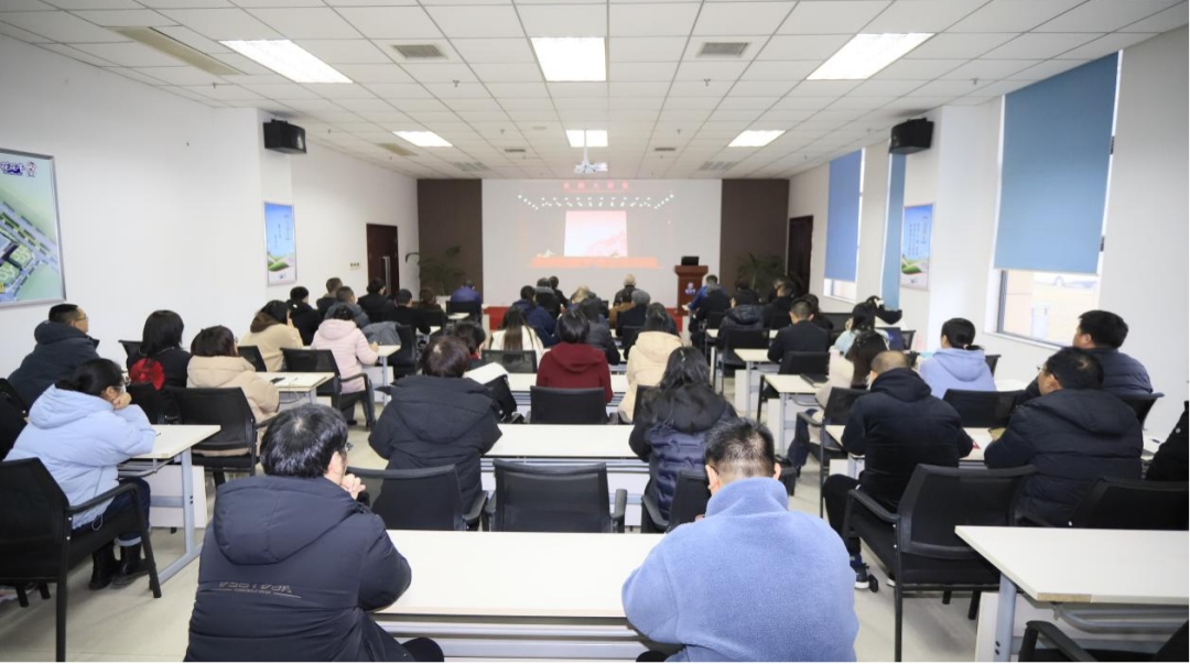 2024 年第二期 “農(nóng)投大講堂”林乾教授就《大變局中謀突圍--兼談華為以奮斗者為本》專題授課 2024 年第二期 “農(nóng)投大講堂”林乾教授就《大變局中謀突圍--兼談華為以奮斗者為本》專題授課