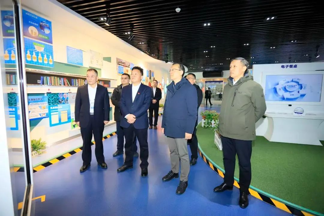 省政府國資委黨委書記、主任李濤一行到花花牛乳業(yè)集團(tuán)調(diào)研 省政府國資委黨委書記、主任李濤一行到花花牛乳業(yè)集團(tuán)調(diào)研