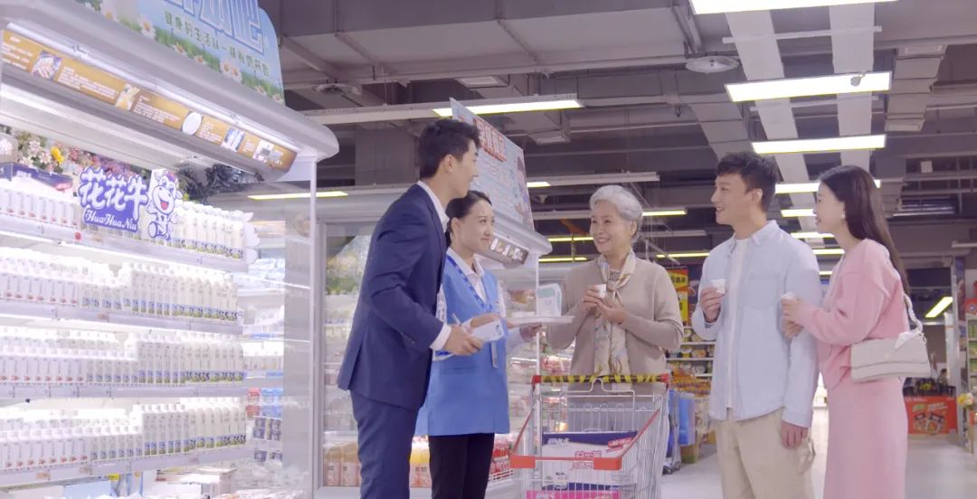 點贊！河南日報要聞02版——報道花花牛乳業(yè)集團(tuán)鄭州分公司乳制品生產(chǎn)場景，彰顯花花牛乳業(yè)集團(tuán)發(fā)展新活力