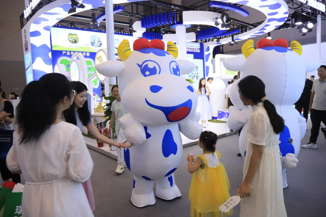 啟航新征程 點亮新賽道丨花花牛乳業集團參加第十四屆中國奶業大會暨D20峰會,榮獲“中國乳制品生產企業現代化等級5A級”評定殊榮 啟航新征程 點亮新賽道丨花花牛乳業集團參加第十四屆中國奶業大會暨D20峰會,榮獲“中國乳制品生產企業現代化等級5A級”評定殊榮