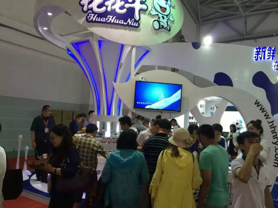 花花牛牛氣沖天！農業部長品嘗“領暢”點贊，又獲國際奶業平臺青睞