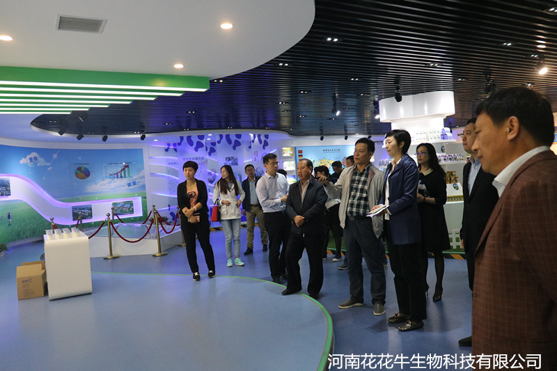 鄭州市二七區區委、統戰部部長王玉紅蒞臨花花牛生物科技有限公司參觀指導 鄭州市二七區區委、統戰部部長王玉紅蒞臨花花牛生物科技有限公司參觀指導